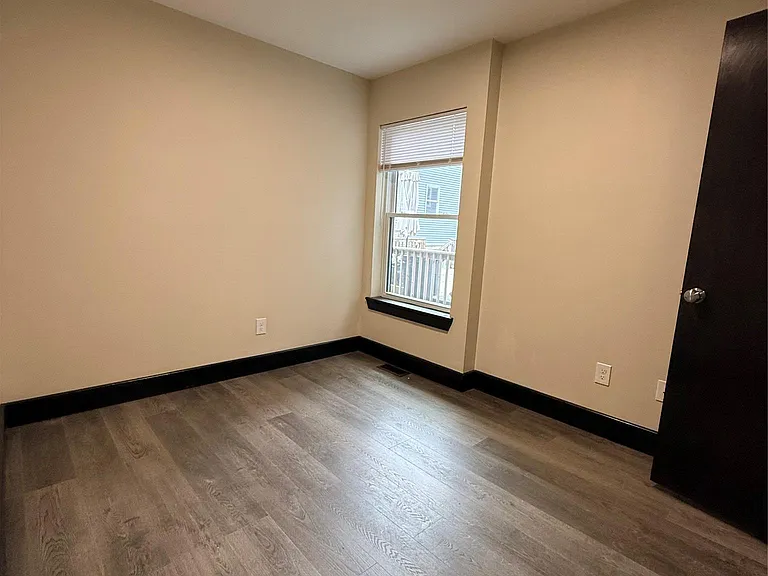 268 Carpenter Ave #1 — Photo 13