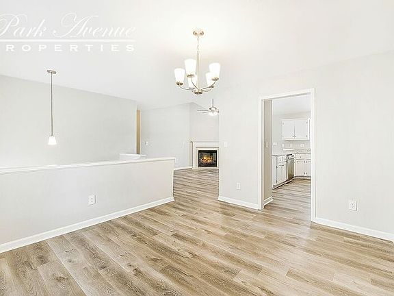 5th image of 1004 White Water Cir