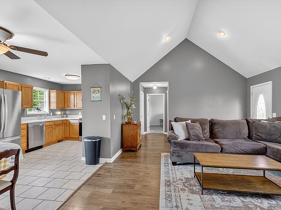 3rd image of 335 Williams Rd