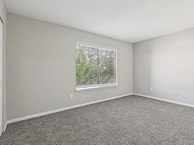 Winford Place Apartments — Photo 41