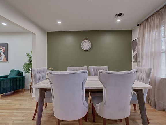 Dinning room upstairs
