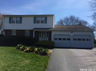 5521 Topsfield Ln, Clay, NY 13041