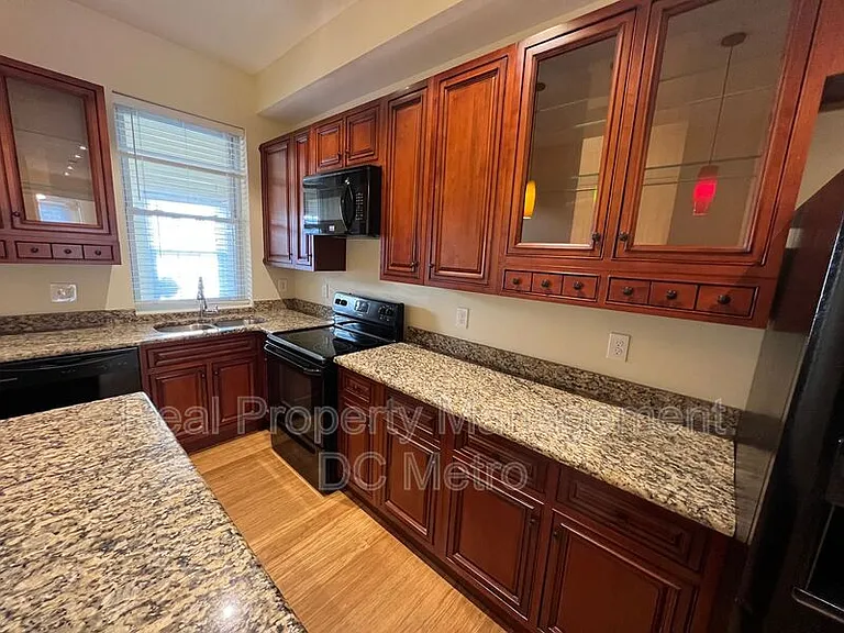 32 Quincy Pl NE #NE — Photo 14