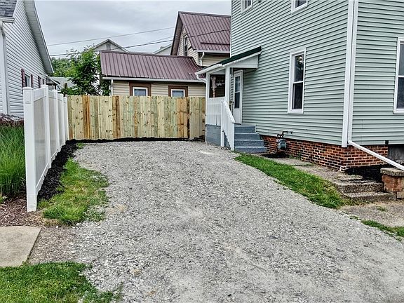4th image of 802 N Main St