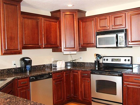 5th image of 407 Whispering Willow Ln