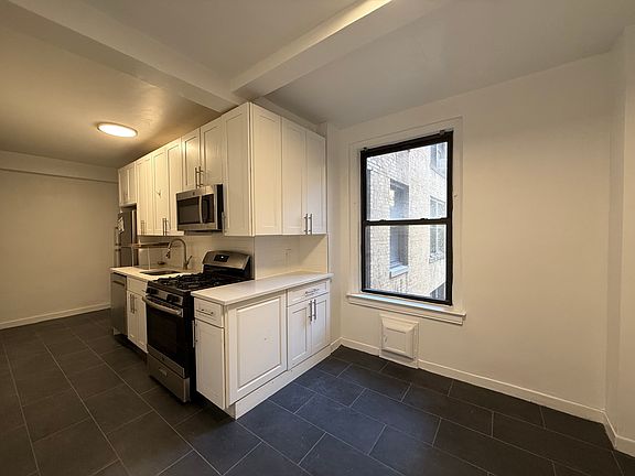 4th image of 900 W End Ave #4FF