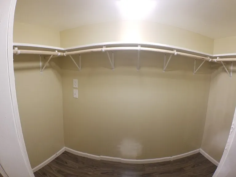 1305 N Superior Ave #4 — Photo 9