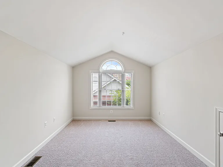 788 N Wakefield St — Photo 39