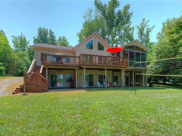 379 Cooke Ln, Bumpass, VA 23024