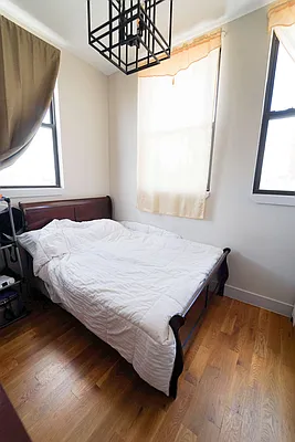 Rented by Manhattan Management LLC | media 44