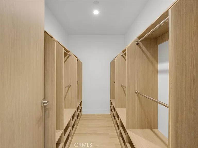 4853 Woodman Ave — Photo 16
