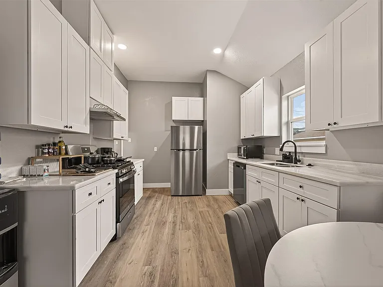 4309 Beggs St — Photo 11