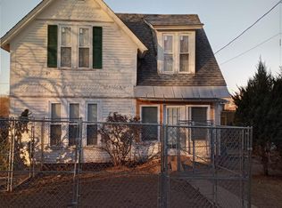 13 Manchester St, Pittsfield, NH 03263