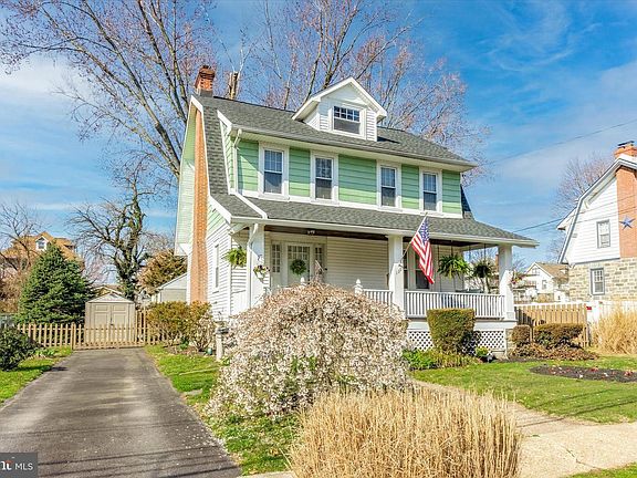 4th image of 136 W Ridley Ave