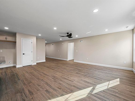 3rd image of 566 Vining Ln