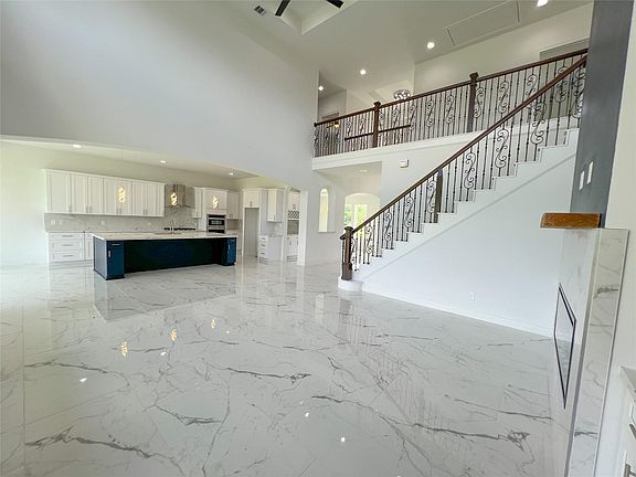 5th image of 126 Lakeland Cir