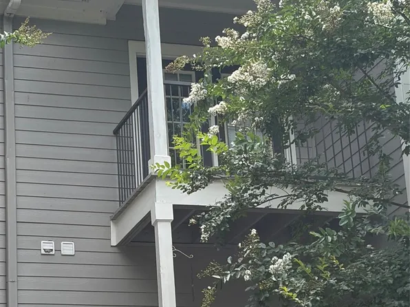 900 Vista Lake Dr APT 302, Candler, NC 28715