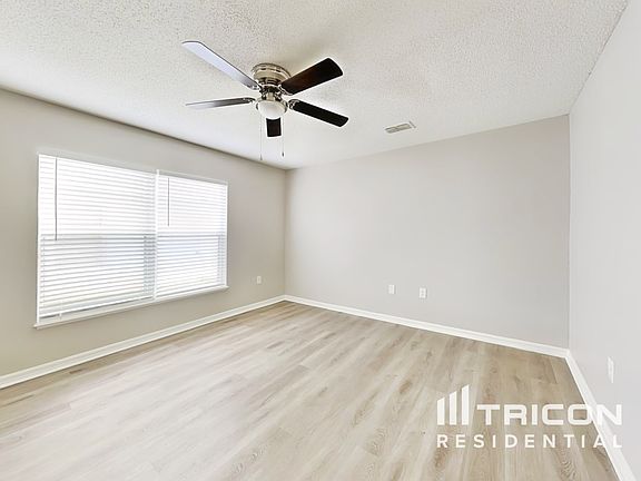 3rd image of 1083 Ronlin St