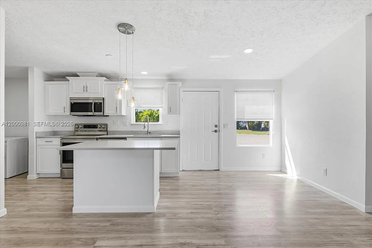 2 bed, 2.0 bath, $1,600 — Photo 4