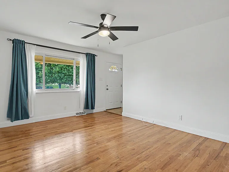 11247 Fawnhaven Dr — Photo 2