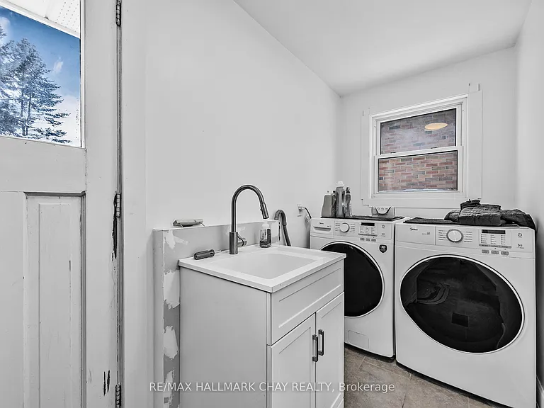 204 Tupper St W #LOWER — Photo 8