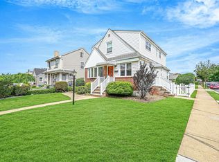 396 Old Country Rd, Mineola, NY 11501