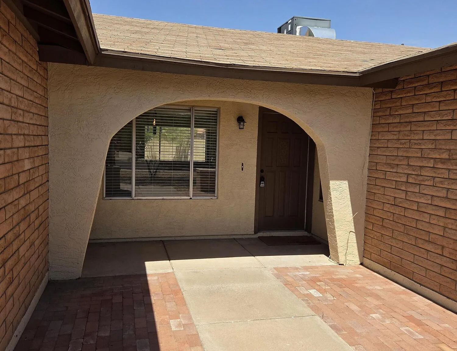 4 bed, 2.0 bath, 1922 sqft, $2,350 — Photo 3