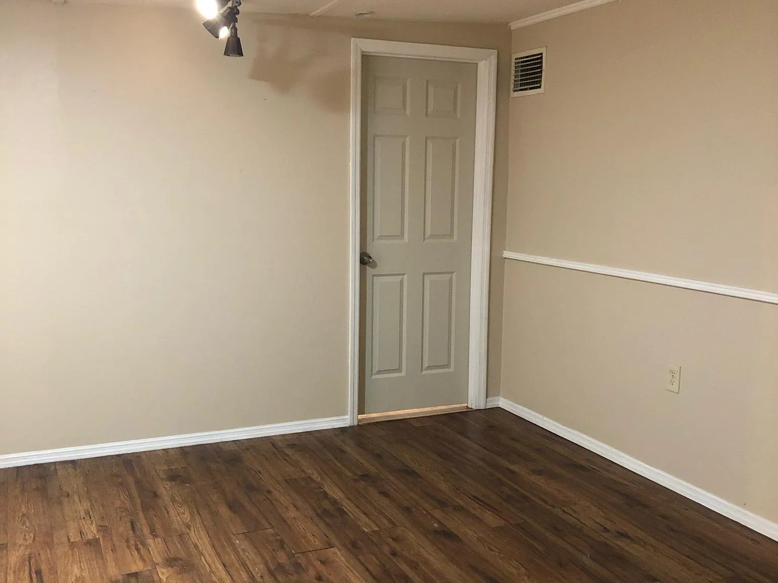2 bed, 864 sqft, $1,095 — Photo 2