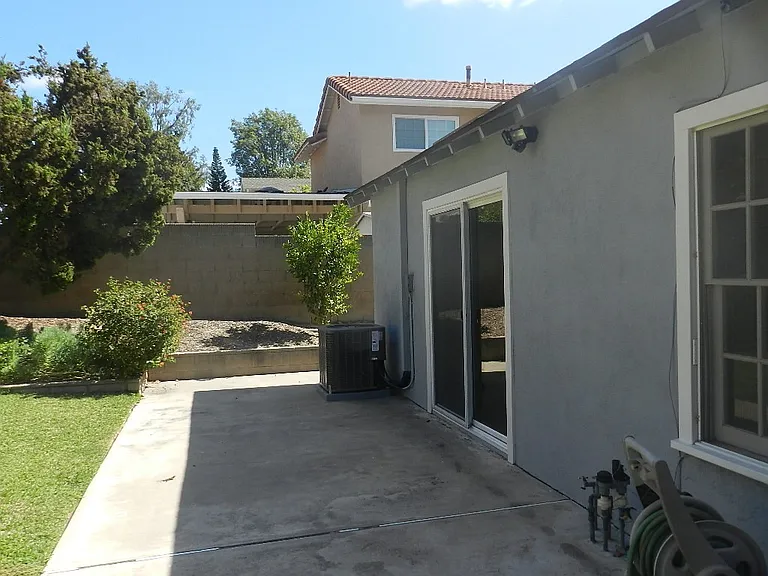 25261 Arcadian Ave — Photo 18