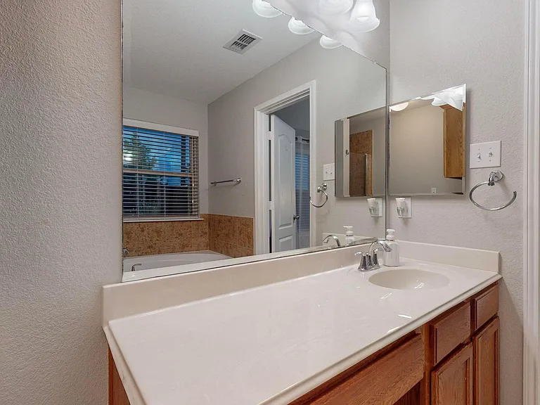 9412 Caliente Dr — Photo 40