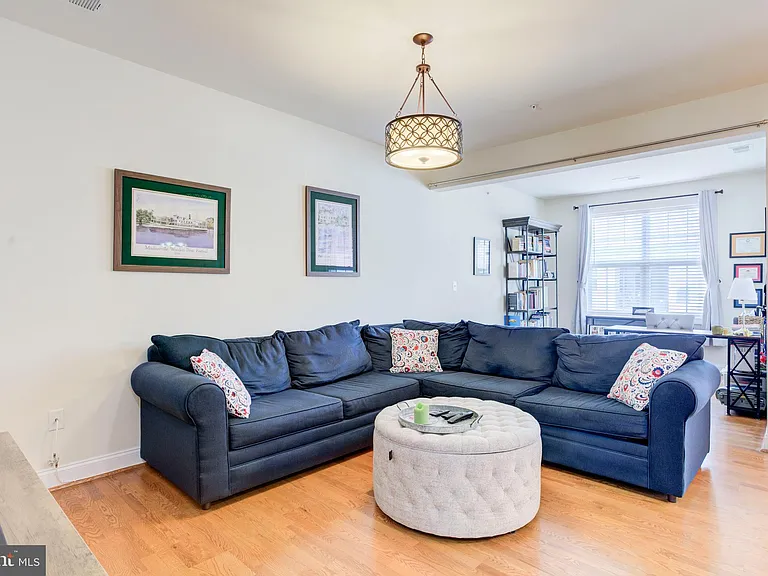15160 Kentshire Dr — Photo 16