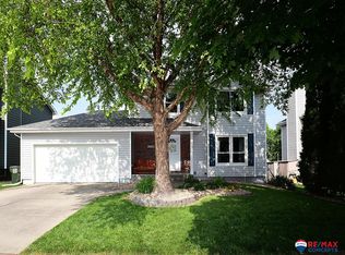 5220 NW 4th St, Lincoln, NE 68521
