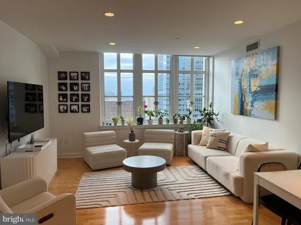 111-00 S 15th St #2312, Philadelphia, PA 19102