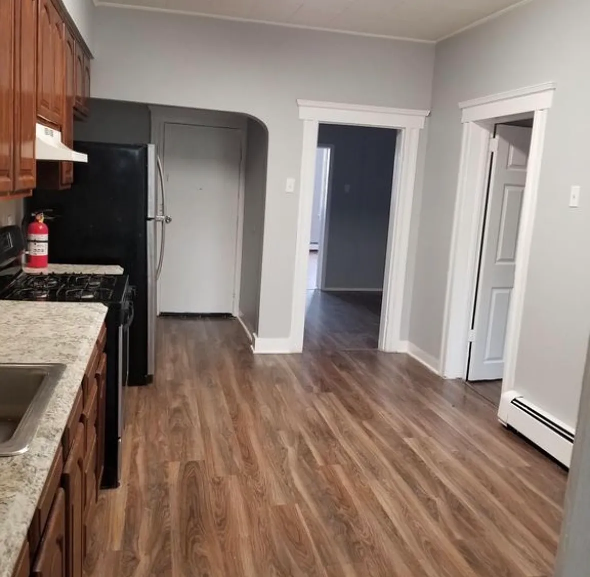 3 bed, $1,900 — Photo 2