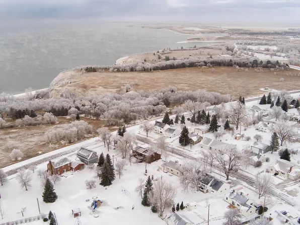 106 2nd St, Riverdale, ND 58565