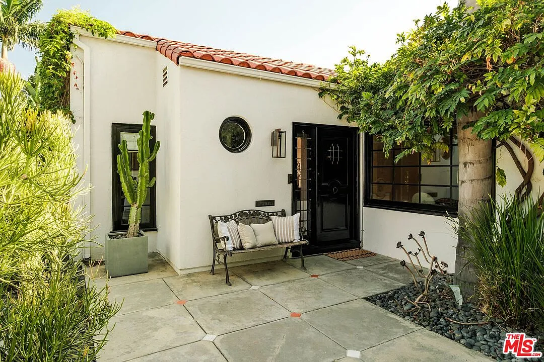 3 bed, 3.5 bath, 2738 sqft, $14,000 — Photo 3