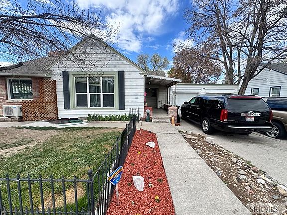 3rd image of 133 E 21st St