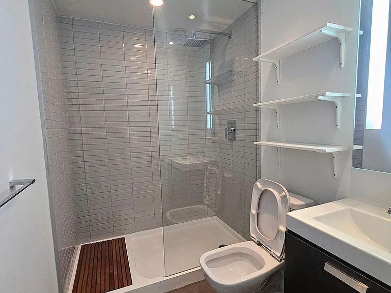 629 King St W #420 — Photo 7