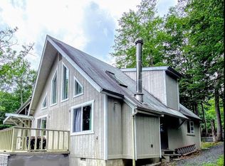 62 June Berry Dr, Gouldsboro, PA 18424