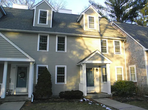 132 Twin Lakes Dr, Halifax, MA 02338