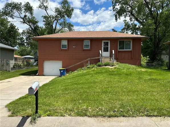 221 Lynn Rd, Excelsior Springs, MO 64024