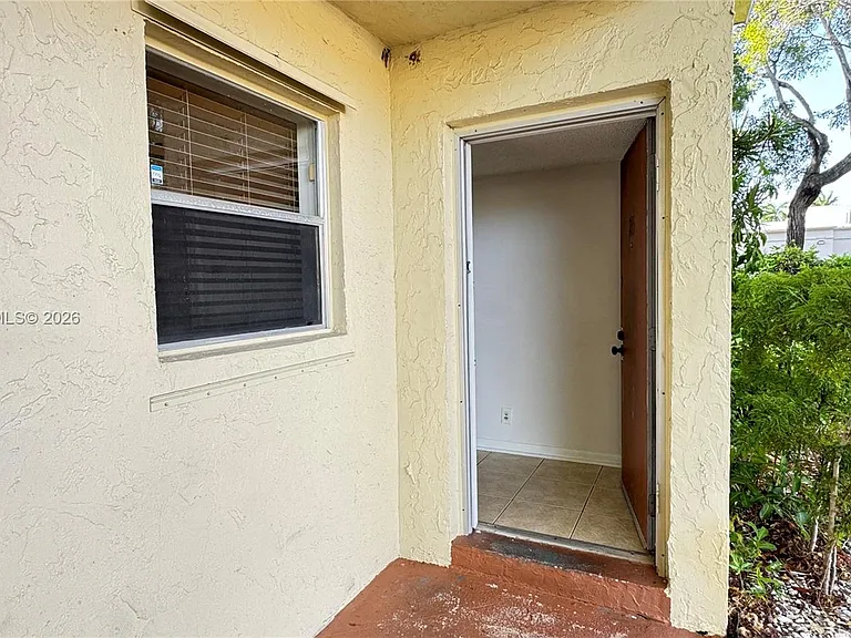 5525 Lakewood Cir N #215 — Photo 2