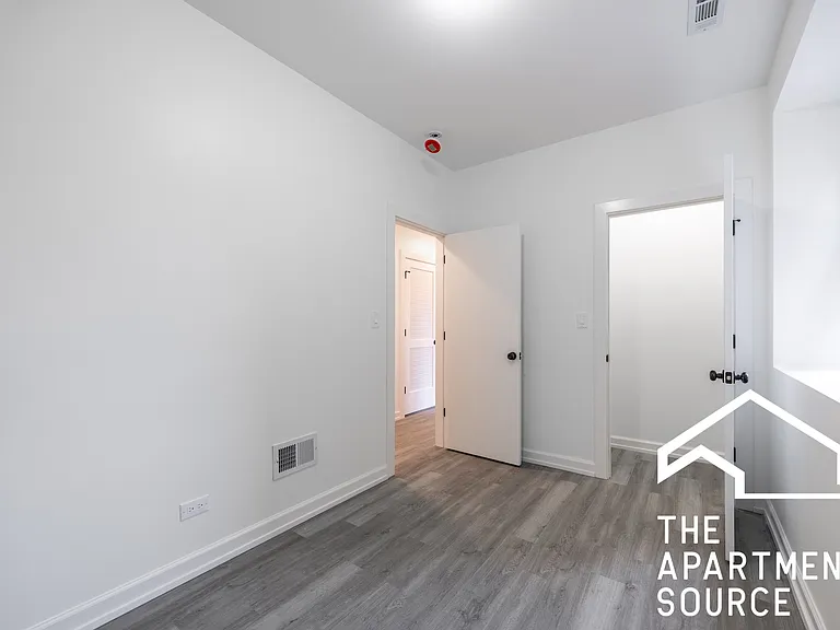 1014 N Hamlin Ave #1 — Photo 6