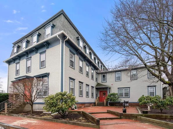 12 Walnut St APT 4, Natick, MA 01760