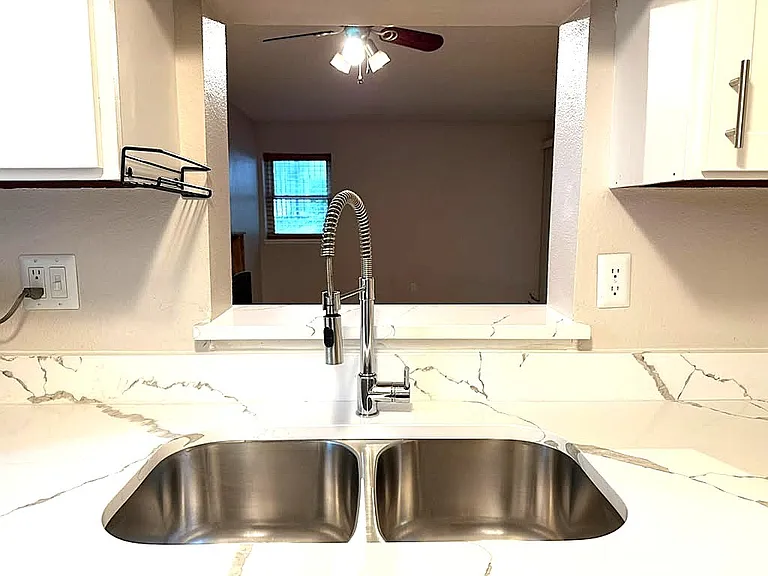 6470 S Dayton St — Photo 5