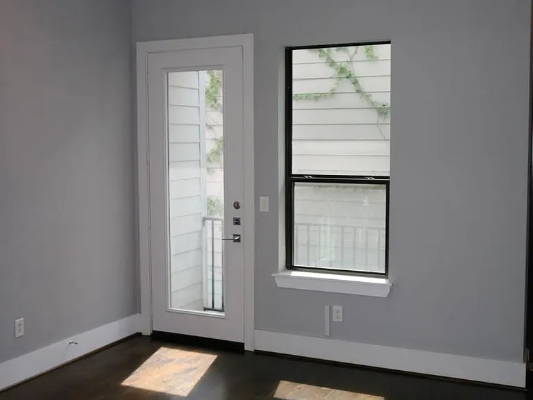2103 Hadley St — Photo 7