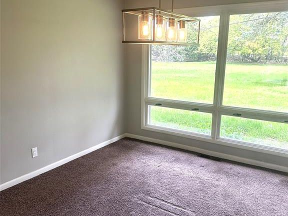 Dining Room - lots of natural light