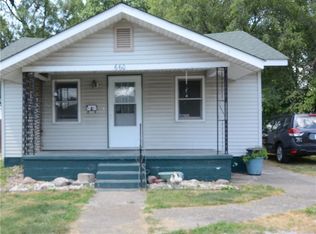 660 E Van Buren Ave, Decatur, IL 62526