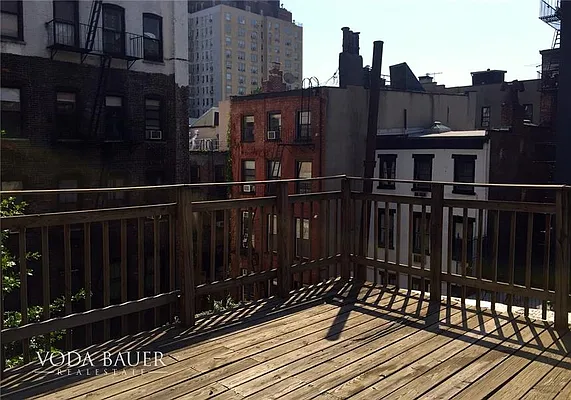 Rented by Voda Bauer Real Estate | media 42