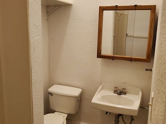 5th image of 227 W Wapello St #204